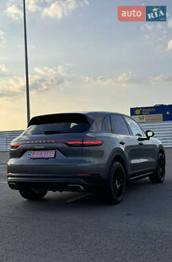 Внедорожник / Кроссовер Porsche Cayenne 2019 в 
