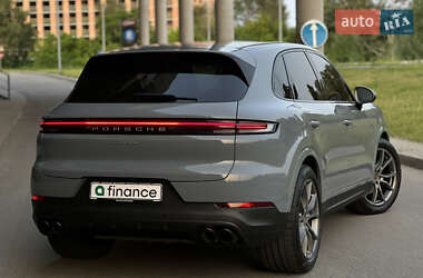 Внедорожник / Кроссовер Porsche Cayenne 2024 в 