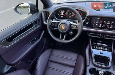 Внедорожник / Кроссовер Porsche Cayenne 2024 в 