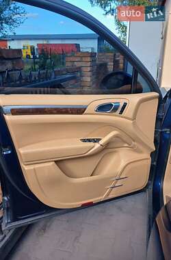 Внедорожник / Кроссовер Porsche Cayenne 2012 в 