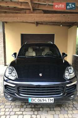 Внедорожник / Кроссовер Porsche Cayenne 2015 в 