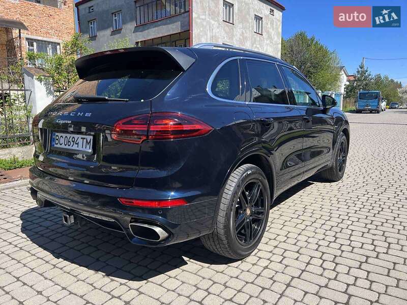Внедорожник / Кроссовер Porsche Cayenne 2015 в Львове