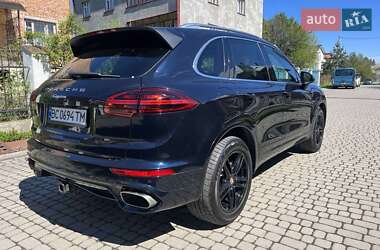 Внедорожник / Кроссовер Porsche Cayenne 2015 в 