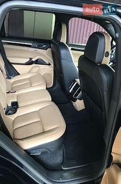 Внедорожник / Кроссовер Porsche Cayenne 2015 в 