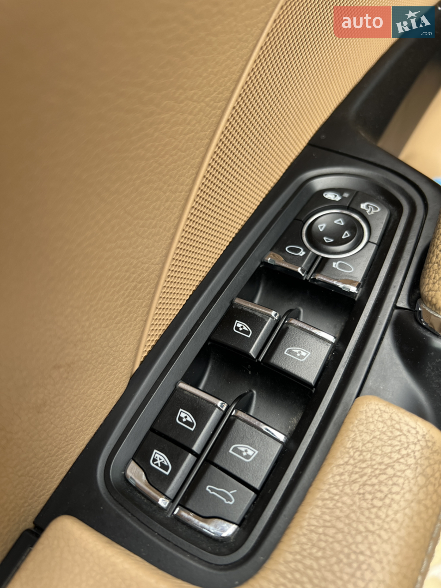 2016 Porsche Cayenne - мініатюра 33