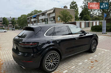 Внедорожник / Кроссовер Porsche Cayenne 2018 в 
