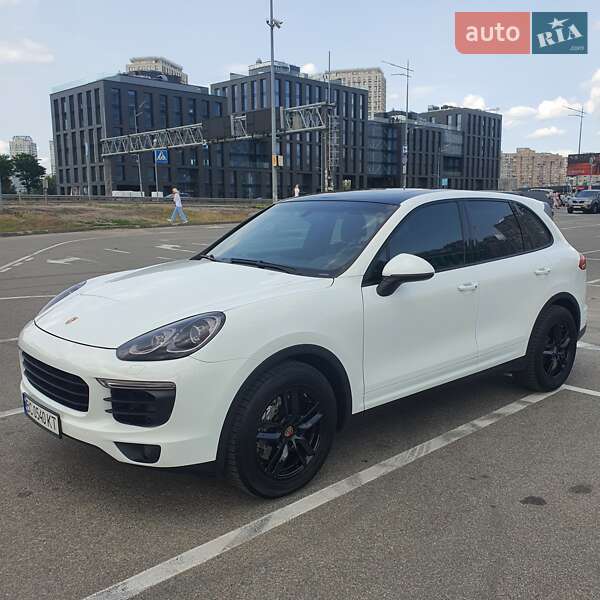 Внедорожник / Кроссовер Porsche Cayenne 2016 в 