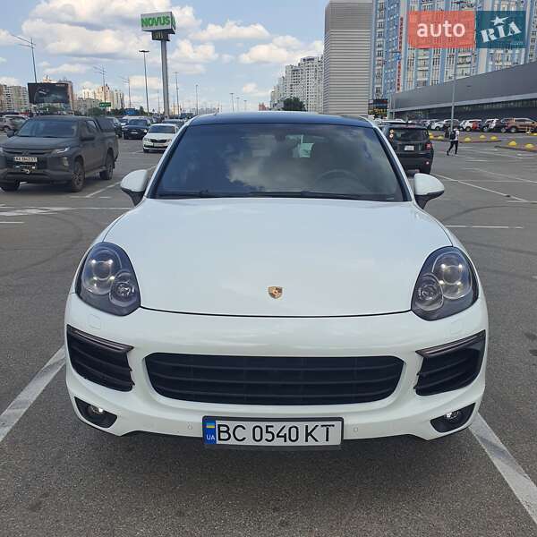 Позашляховик / Кросовер Porsche Cayenne 2016 в Києві
