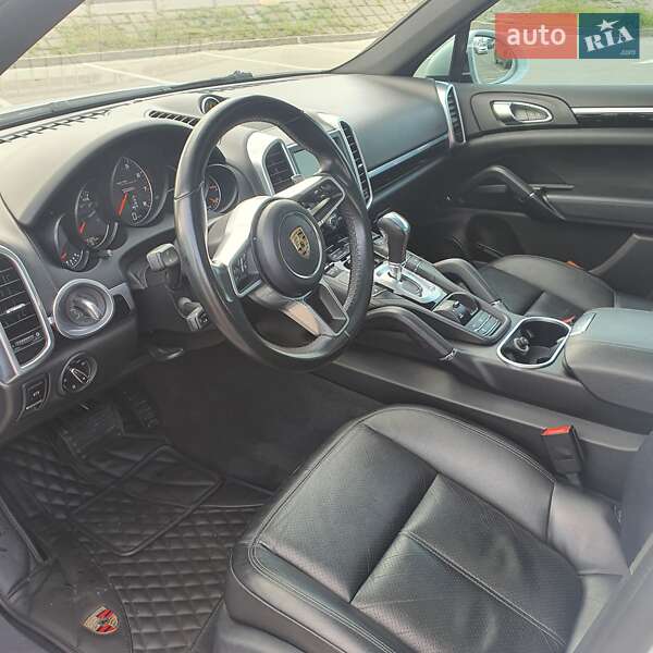 Позашляховик / Кросовер Porsche Cayenne 2016 в Києві
