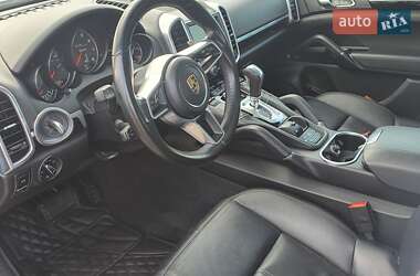 Внедорожник / Кроссовер Porsche Cayenne 2016 в 