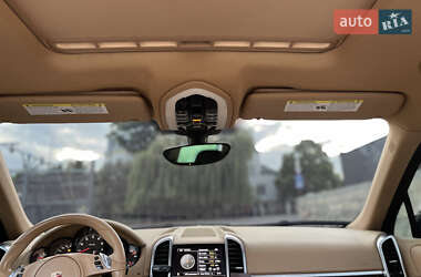 Внедорожник / Кроссовер Porsche Cayenne 2012 в 