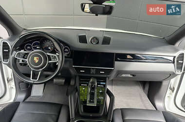 Внедорожник / Кроссовер Porsche Cayenne 2018 в 