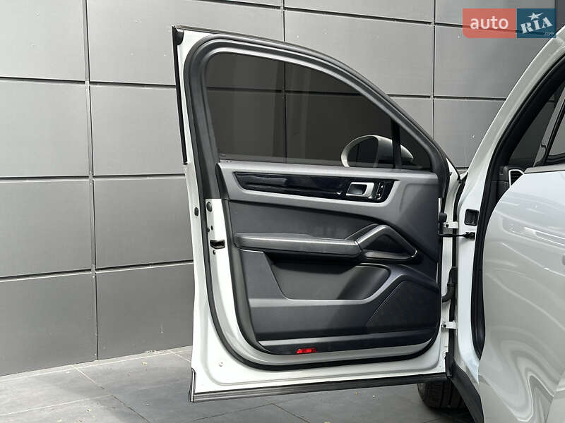 Внедорожник / Кроссовер Porsche Cayenne 2018 в Одессе фото 47 Внедорожник / Кроссовер Porsche Cayenne 2018 в Одессе