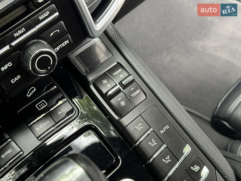 Внедорожник / Кроссовер Porsche Cayenne 2014 в Одессе
