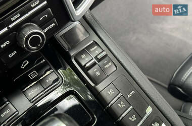 Внедорожник / Кроссовер Porsche Cayenne 2014 в 