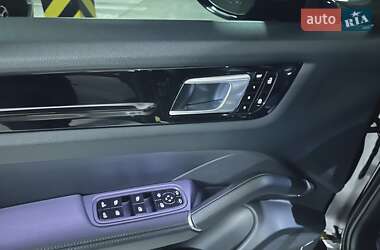 Внедорожник / Кроссовер Porsche Cayenne 2019 в 
