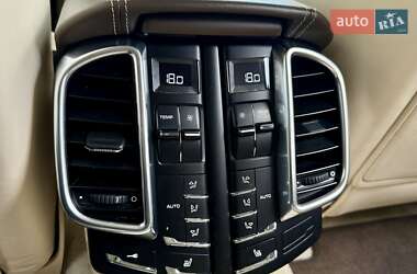 Внедорожник / Кроссовер Porsche Cayenne 2011 в 
