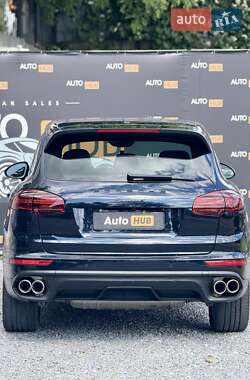 Внедорожник / Кроссовер Porsche Cayenne 2016 в 