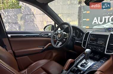 Внедорожник / Кроссовер Porsche Cayenne 2016 в 