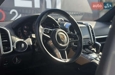 Внедорожник / Кроссовер Porsche Cayenne 2017 в 