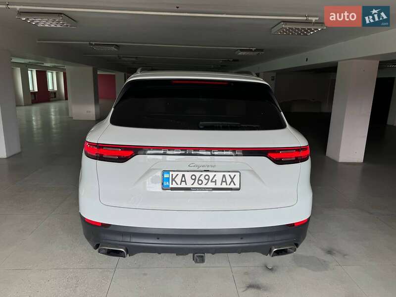 Внедорожник / Кроссовер Porsche Cayenne 2018 в 