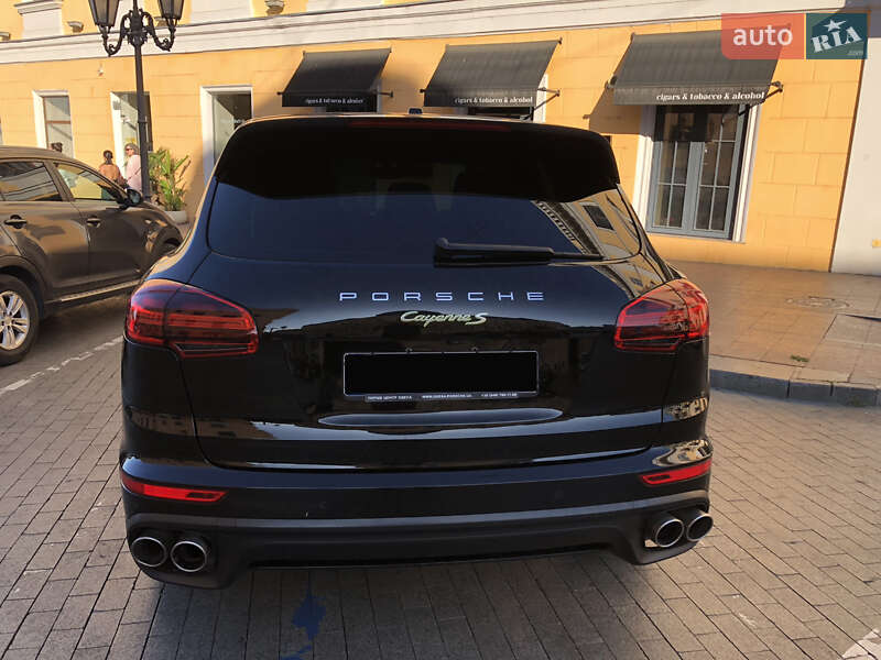 Позашляховик / Кросовер Porsche Cayenne 2015 в Одесі