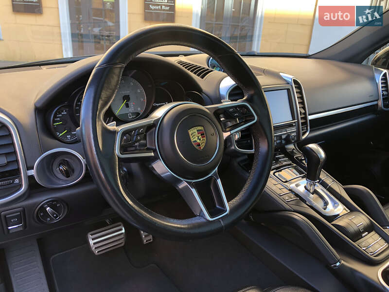 Позашляховик / Кросовер Porsche Cayenne 2015 в Одесі
