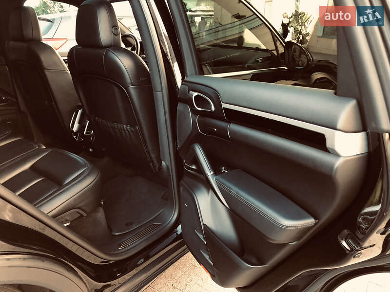 Позашляховик / Кросовер Porsche Cayenne 2015 в Одесі
