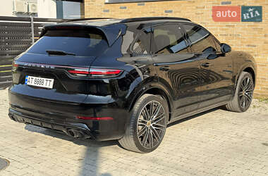 Внедорожник / Кроссовер Porsche Cayenne 2021 в 