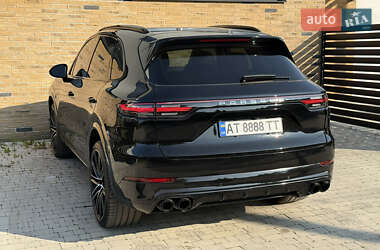 Внедорожник / Кроссовер Porsche Cayenne 2021 в 