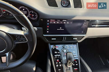 Внедорожник / Кроссовер Porsche Cayenne 2021 в 