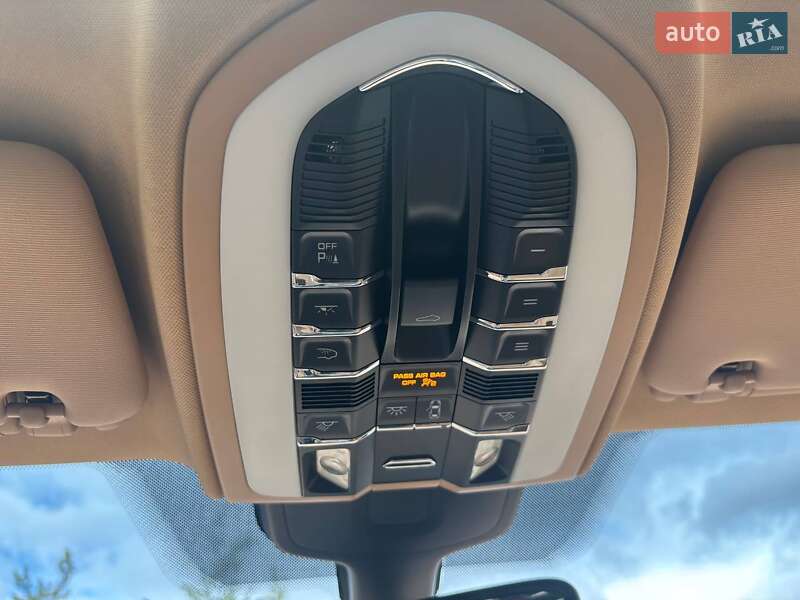 Внедорожник / Кроссовер Porsche Cayenne 2013 в Киеве
