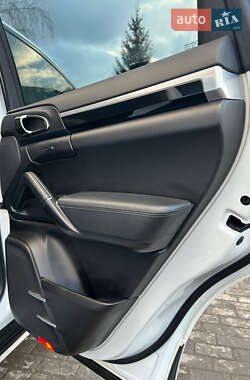 Внедорожник / Кроссовер Porsche Cayenne 2013 в 