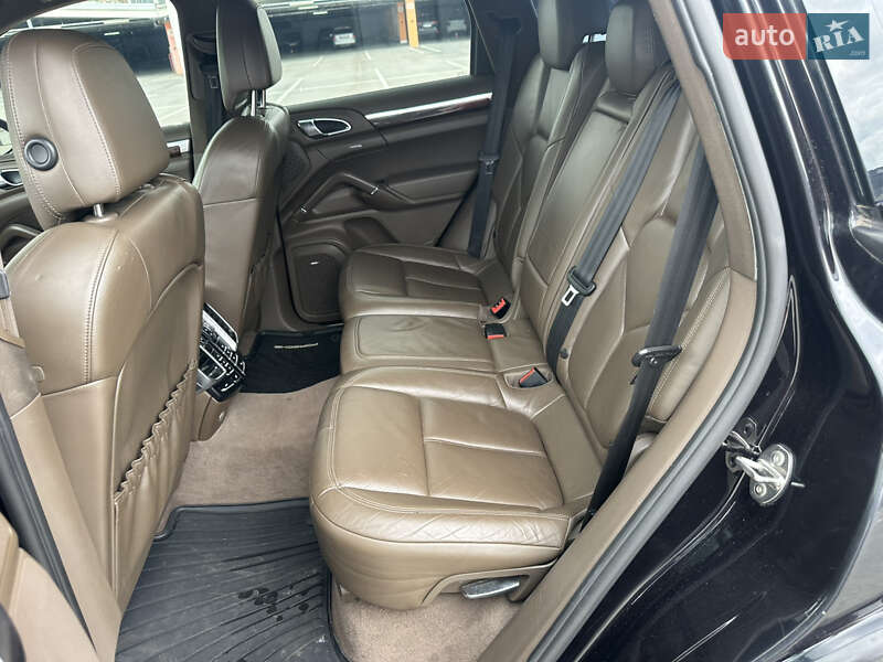 Внедорожник / Кроссовер Porsche Cayenne 2010 в Киеве