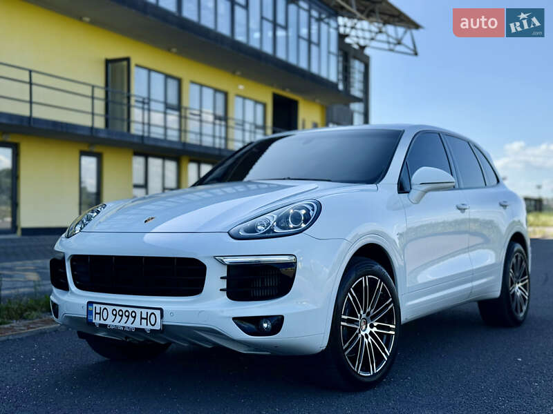 Внедорожник / Кроссовер Porsche Cayenne 2015 в 