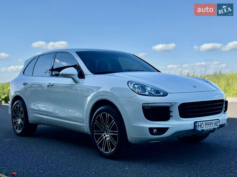 Внедорожник / Кроссовер Porsche Cayenne 2015 в Тернополе