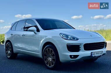 Внедорожник / Кроссовер Porsche Cayenne 2015 в 
