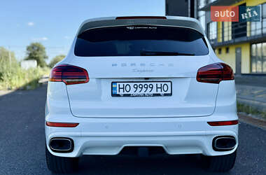 Внедорожник / Кроссовер Porsche Cayenne 2015 в 