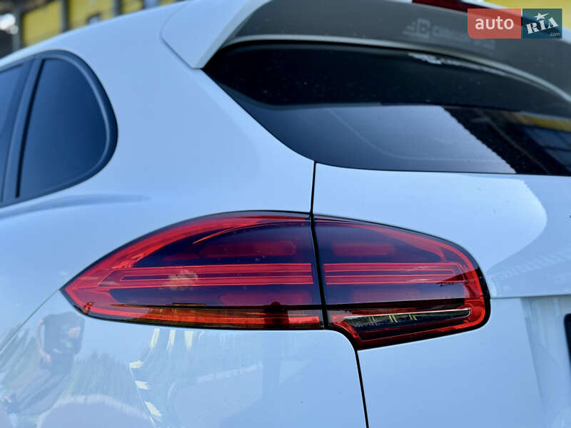 Внедорожник / Кроссовер Porsche Cayenne 2015 в Тернополе