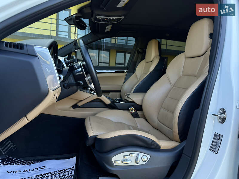 Внедорожник / Кроссовер Porsche Cayenne 2015 в Тернополе