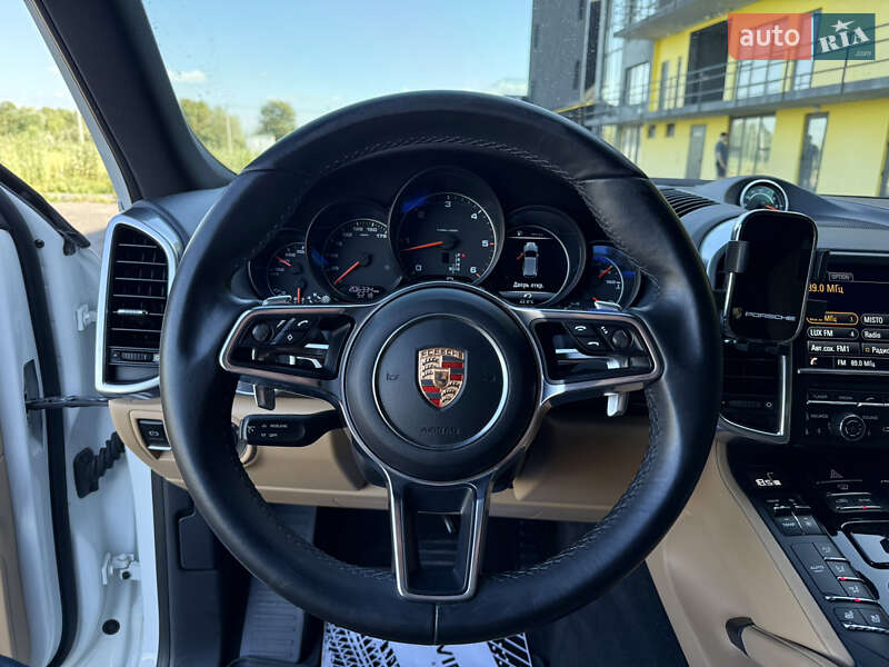 Внедорожник / Кроссовер Porsche Cayenne 2015 в Тернополе