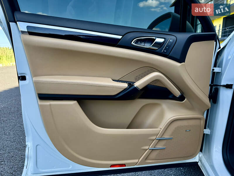 Внедорожник / Кроссовер Porsche Cayenne 2015 в Тернополе