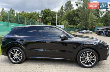 Внедорожник / Кроссовер Porsche Cayenne 2018 в 