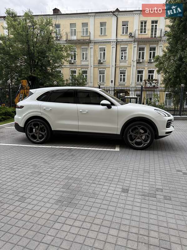Внедорожник / Кроссовер Porsche Cayenne 2020 в Киеве