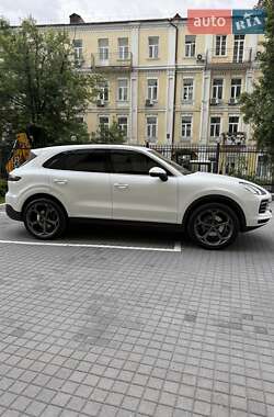Внедорожник / Кроссовер Porsche Cayenne 2020 в 