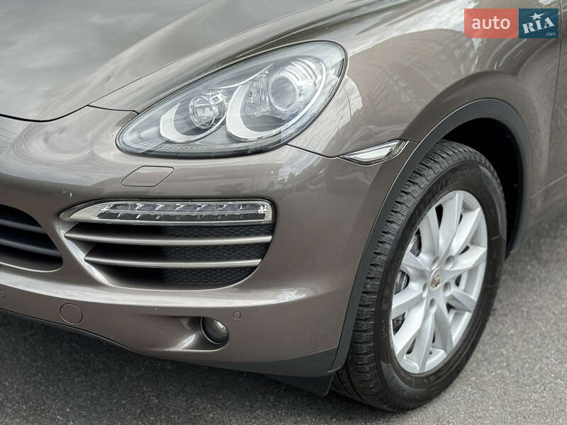 Позашляховик / Кросовер Porsche Cayenne 2010 в Києві