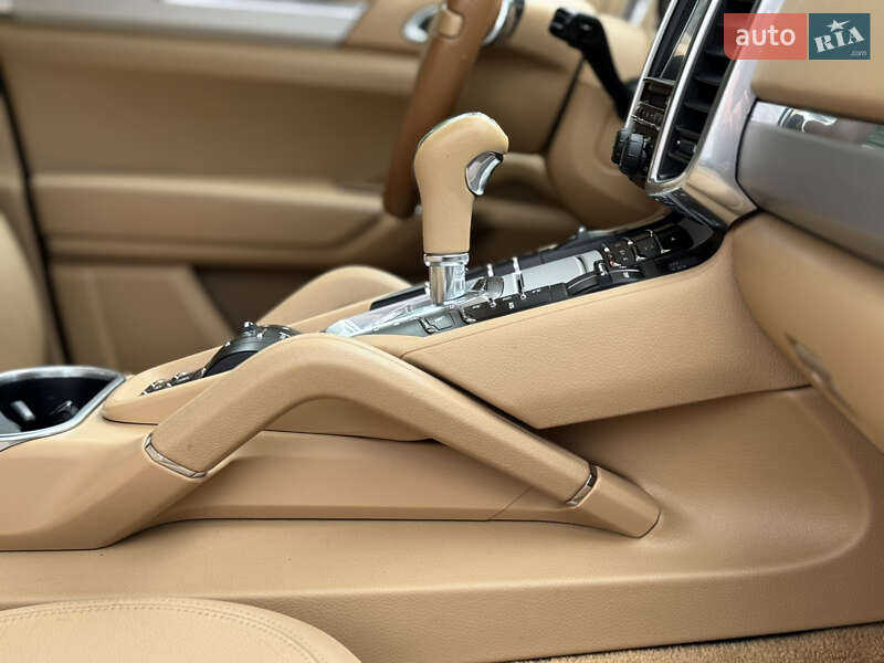 Позашляховик / Кросовер Porsche Cayenne 2010 в Києві