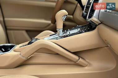 Внедорожник / Кроссовер Porsche Cayenne 2010 в 