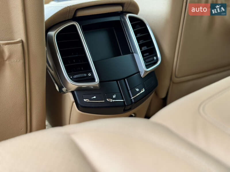 Позашляховик / Кросовер Porsche Cayenne 2010 в Києві