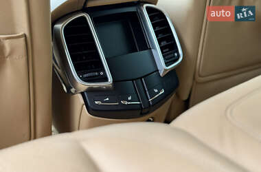 Внедорожник / Кроссовер Porsche Cayenne 2010 в 